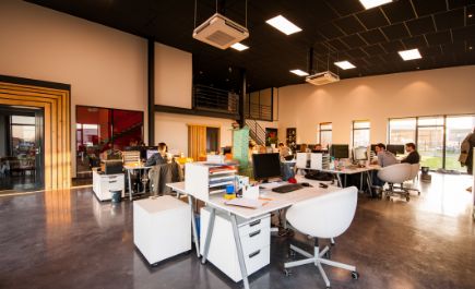 Leasing commercial real estate service